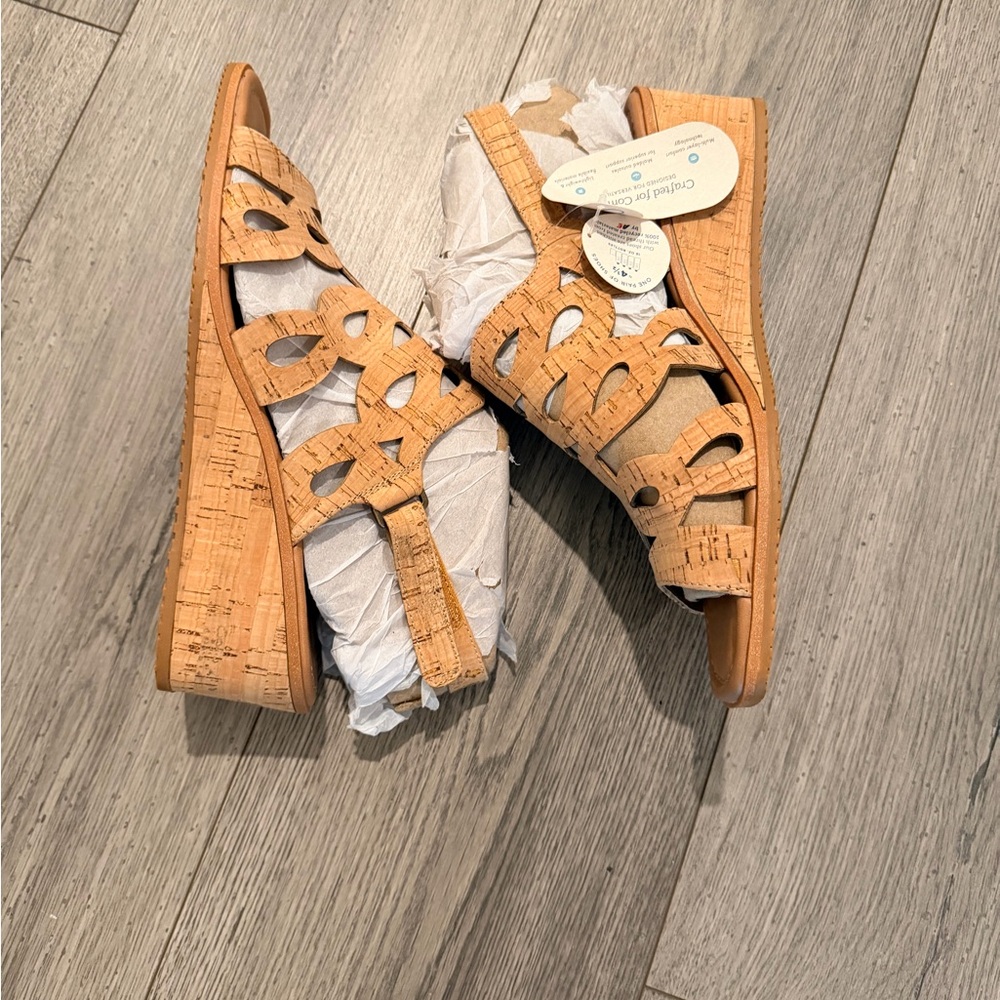 BareTraps Tan Cutout Sandals - Picture 2 of 4